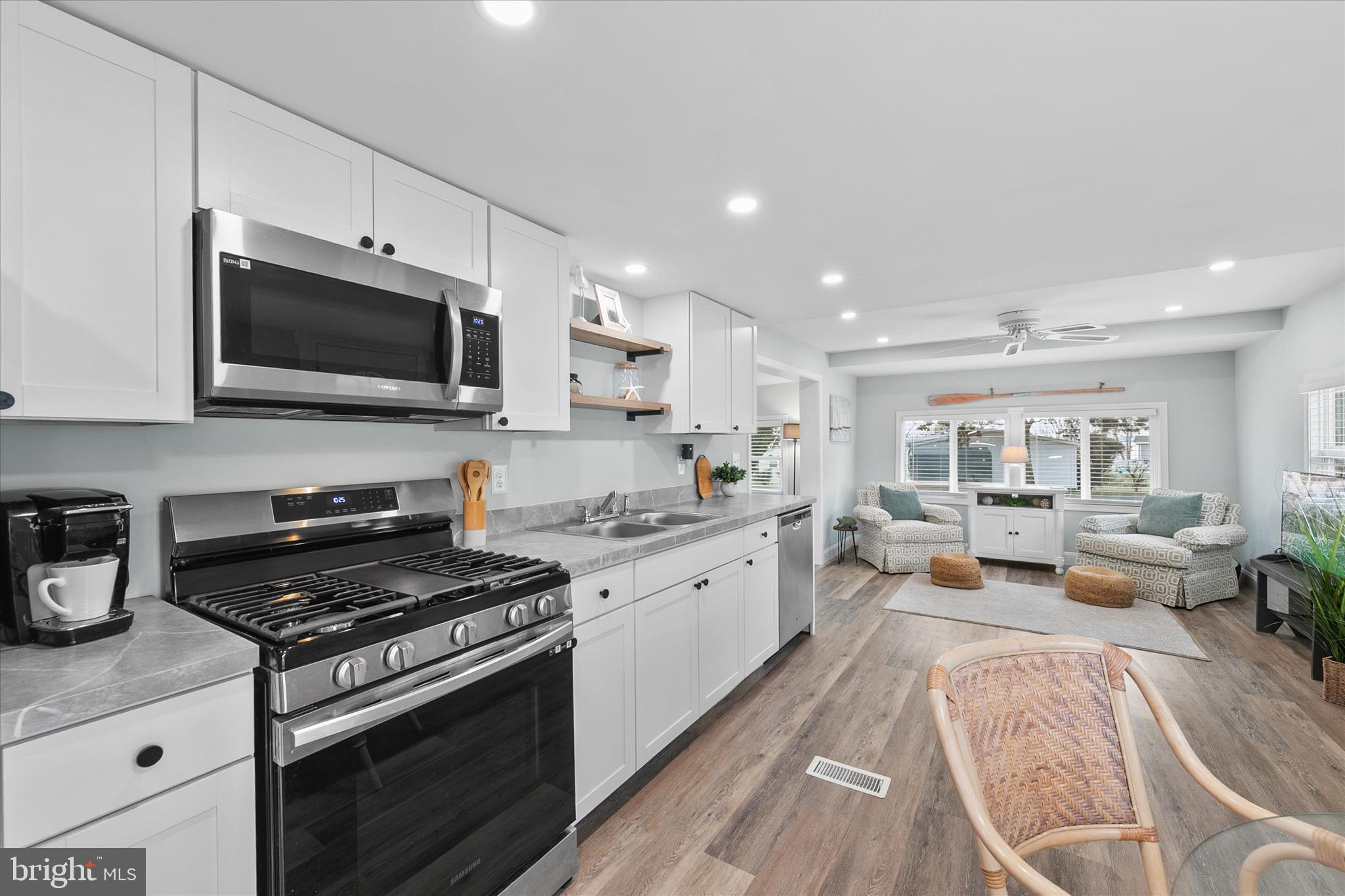 WHITE HOUSE BEACH - Residential