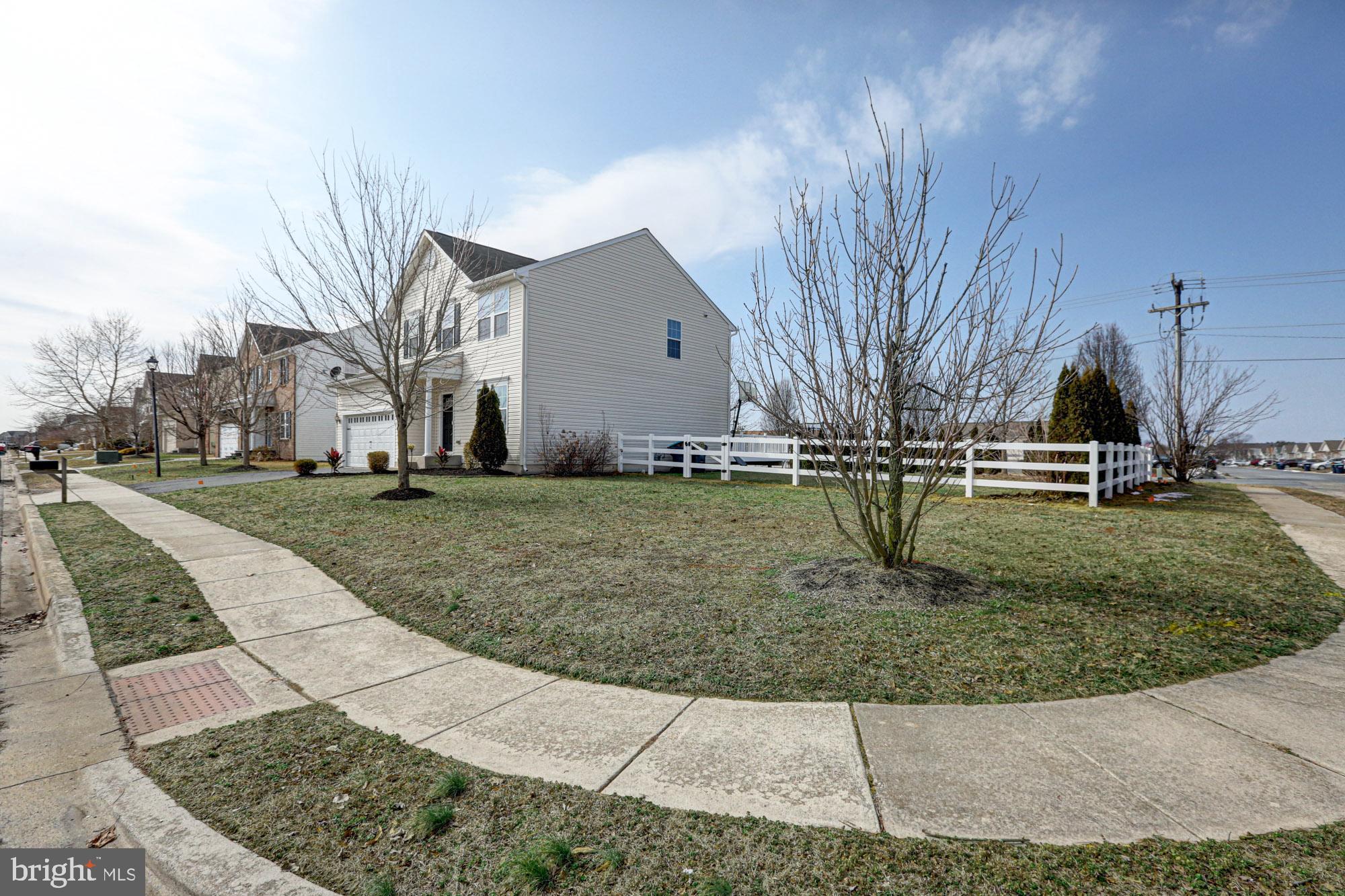 233 CLIMBING VINE AVENUE