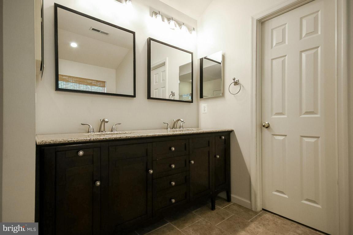 RIVER OAKS - Residential