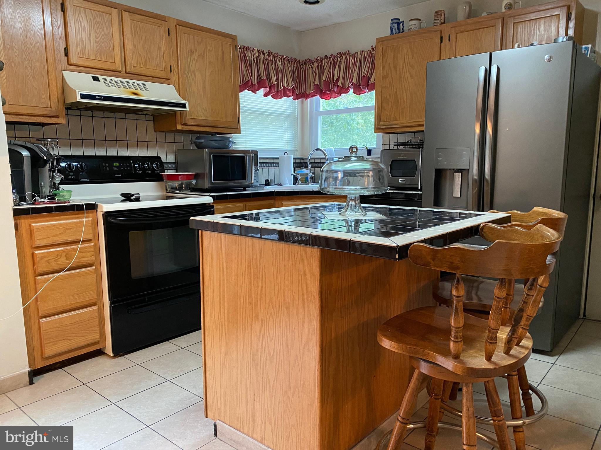 ASHFORD OAKS - Residential