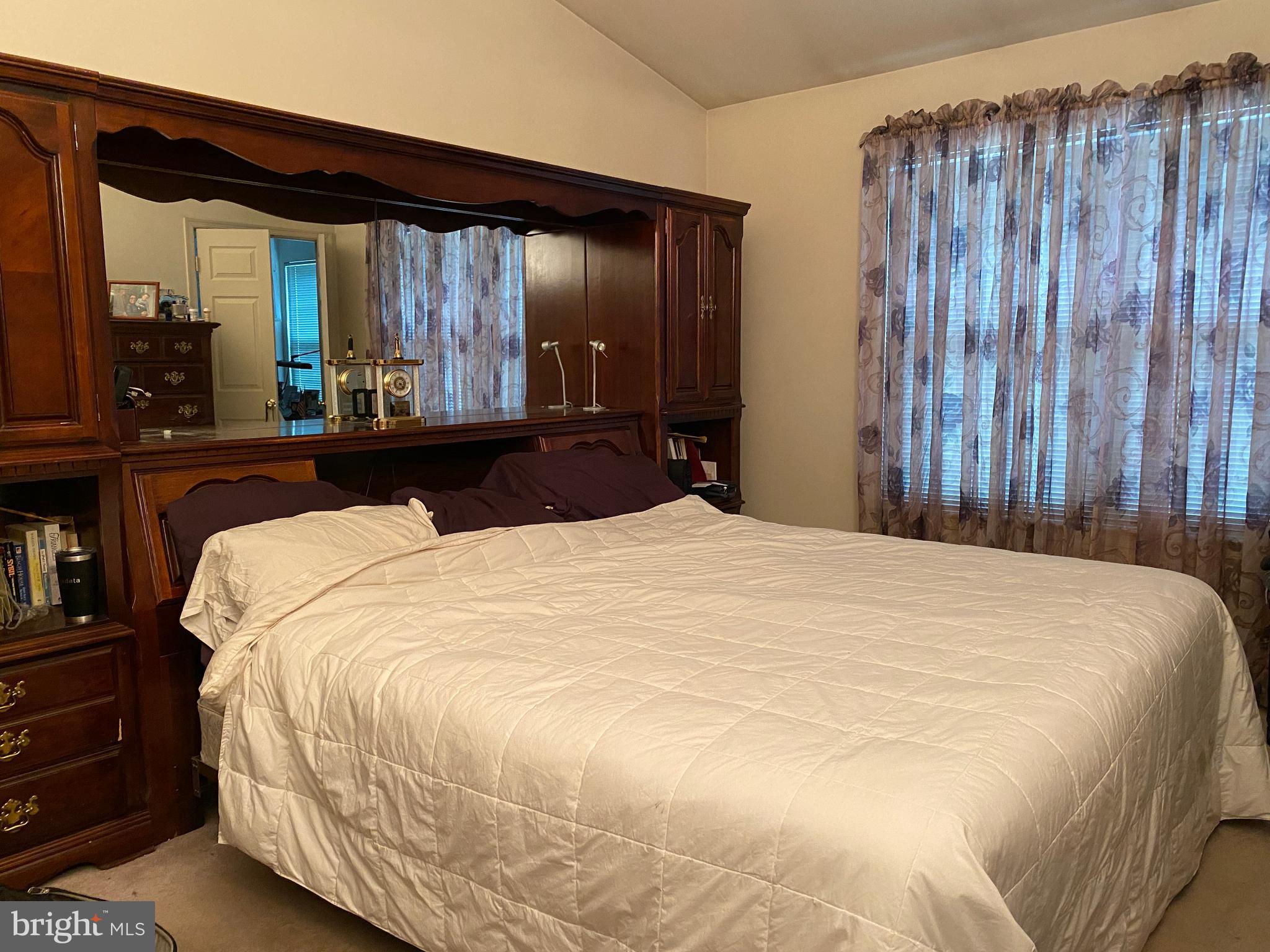 ASHFORD OAKS - Residential