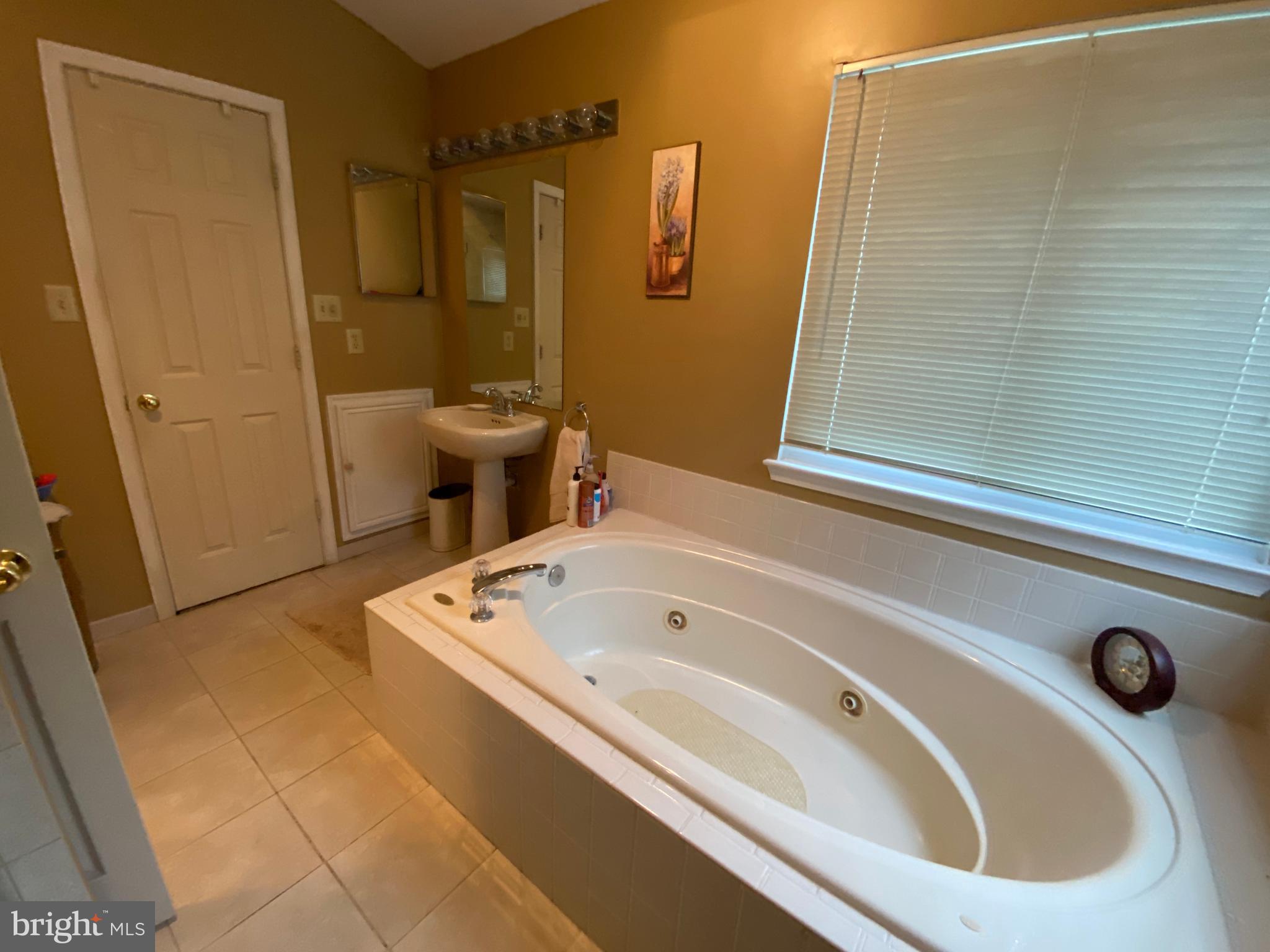 ASHFORD OAKS - Residential