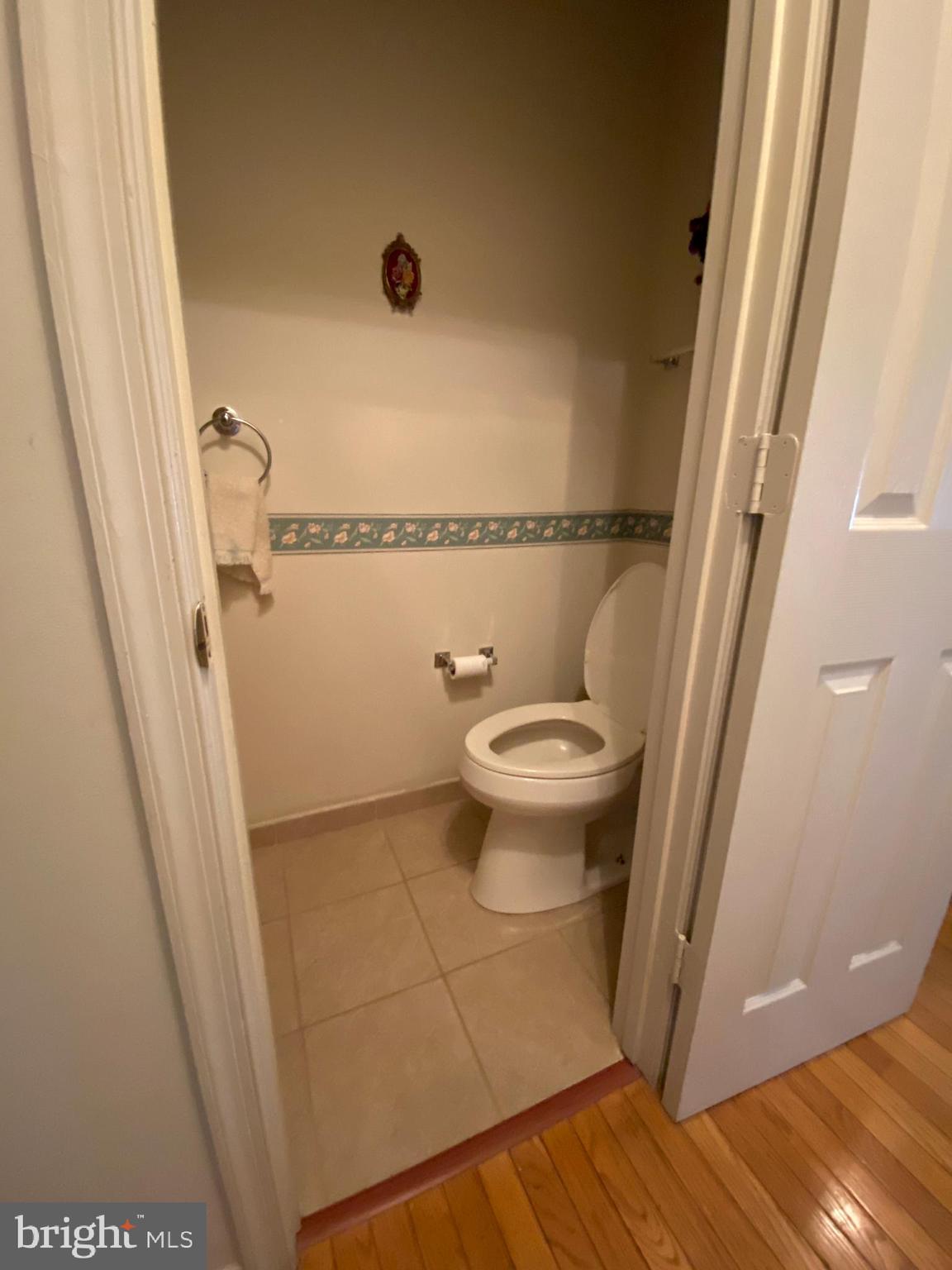 ASHFORD OAKS - Residential