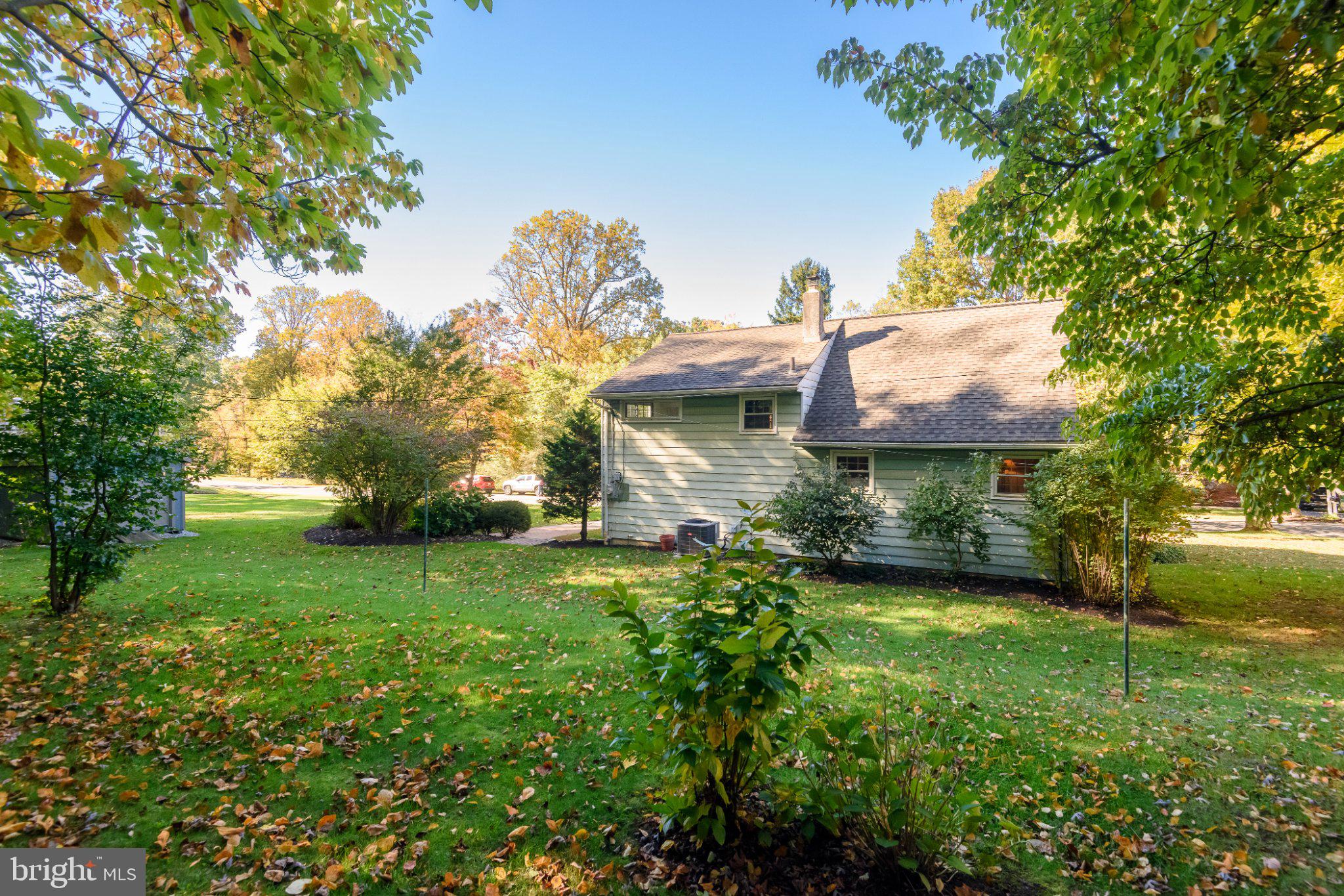946 QUEEN DRIVE