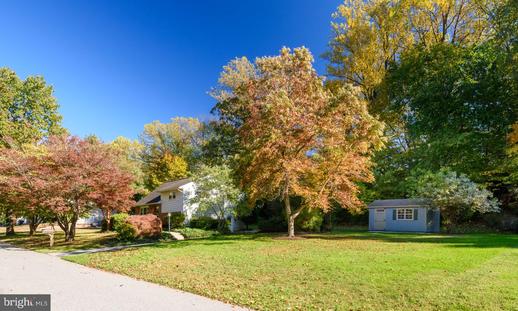 946 QUEEN DRIVE