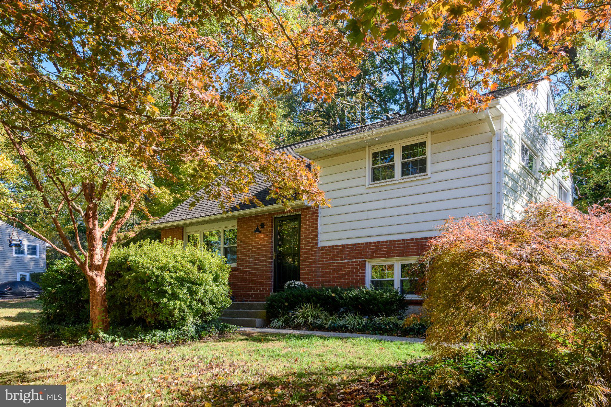 946 QUEEN DRIVE