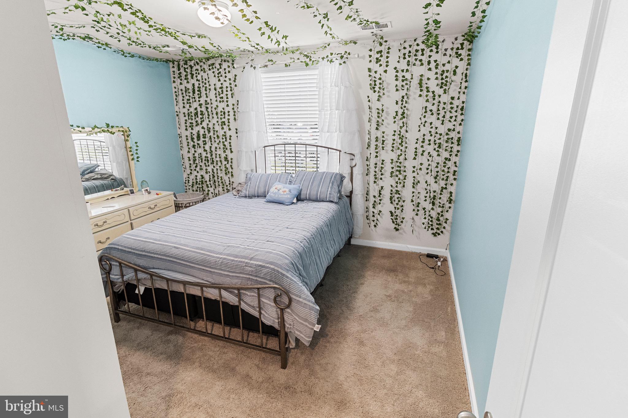 MCGINNIS POINT - Residential