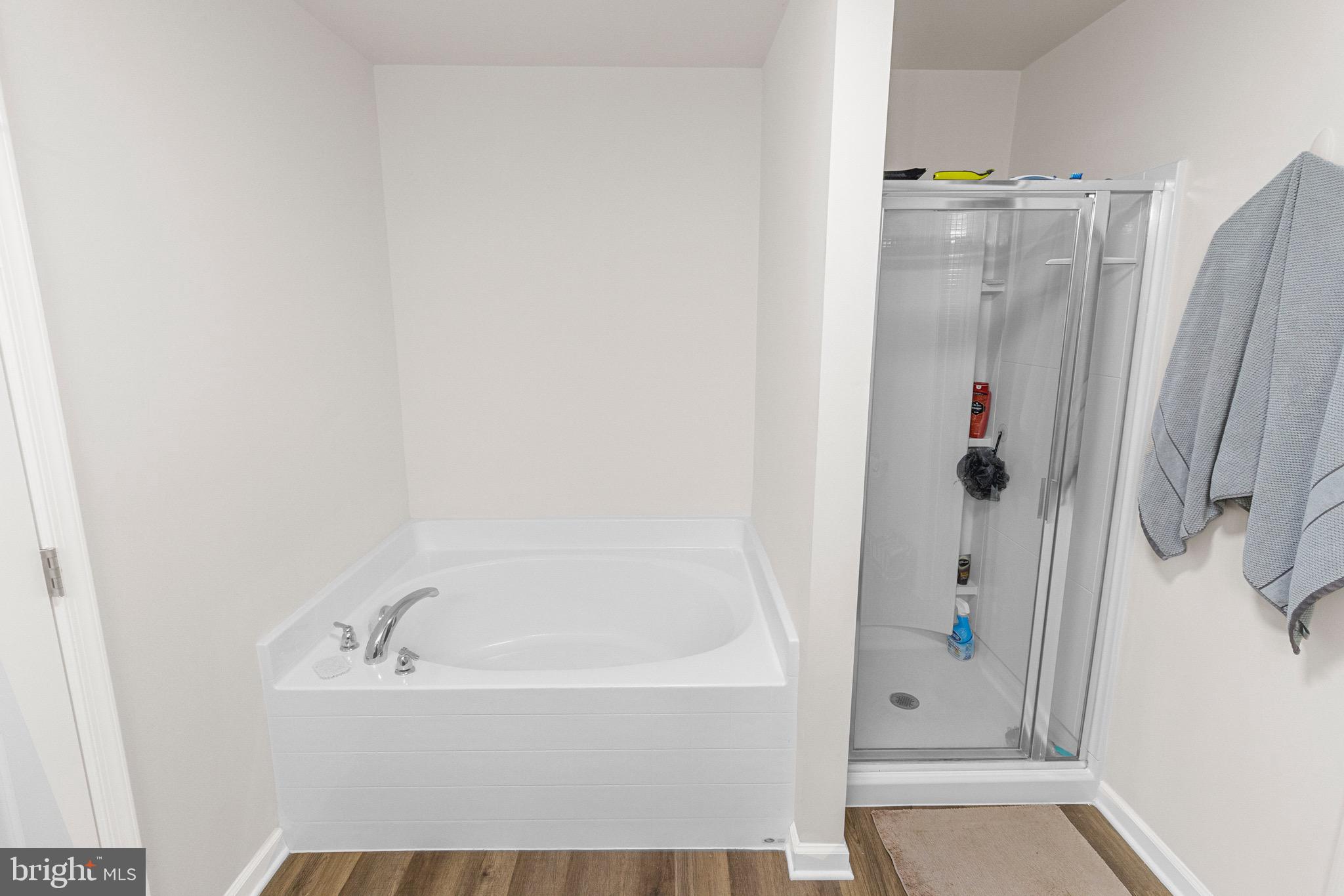 MCGINNIS POINT - Residential