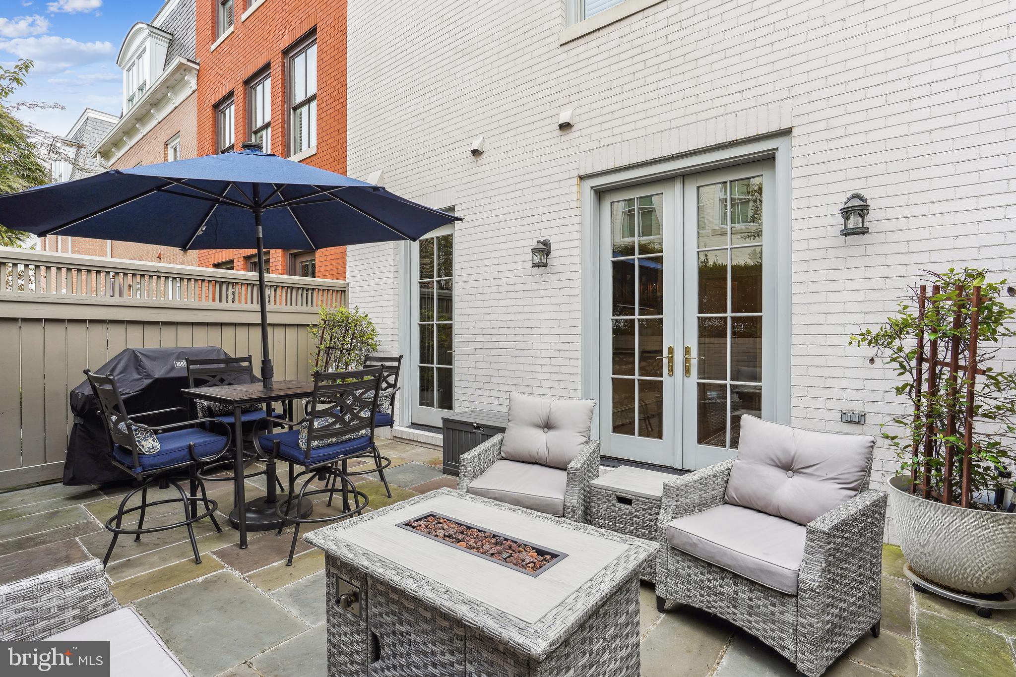 BACKYARD BOATS - Residential