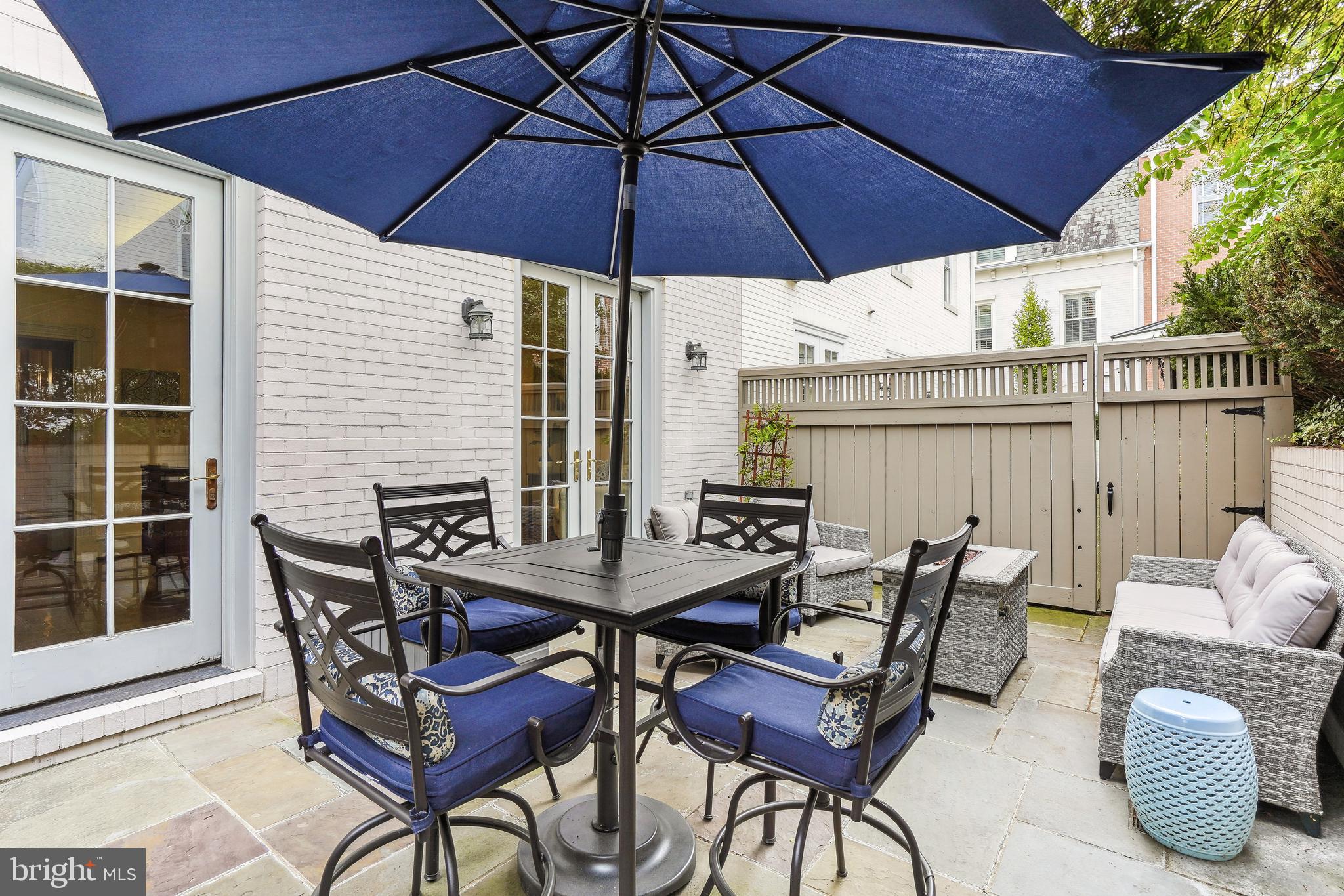 BACKYARD BOATS - Residential