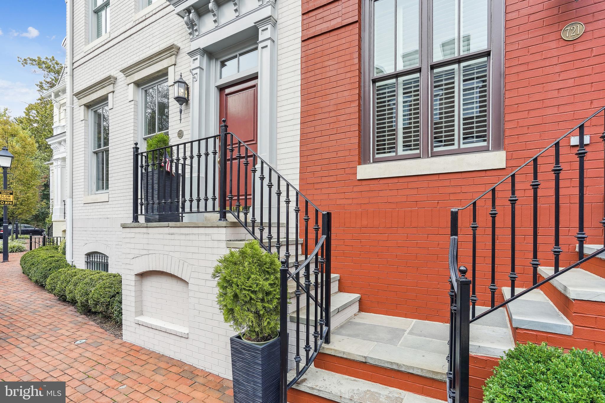 BACKYARD BOATS - Residential