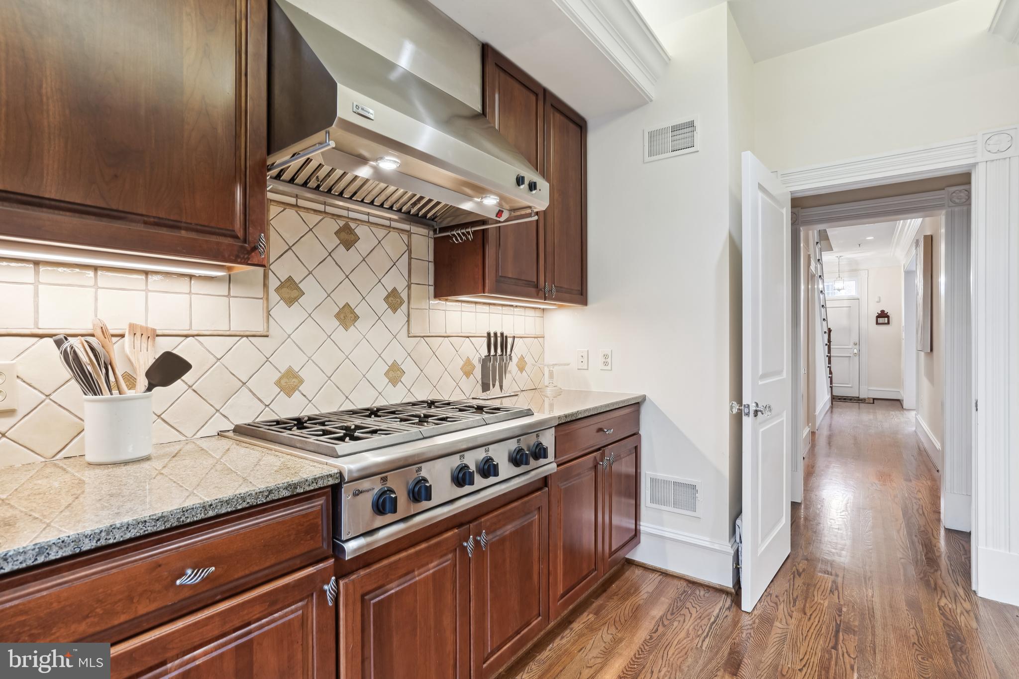 BACKYARD BOATS - Residential