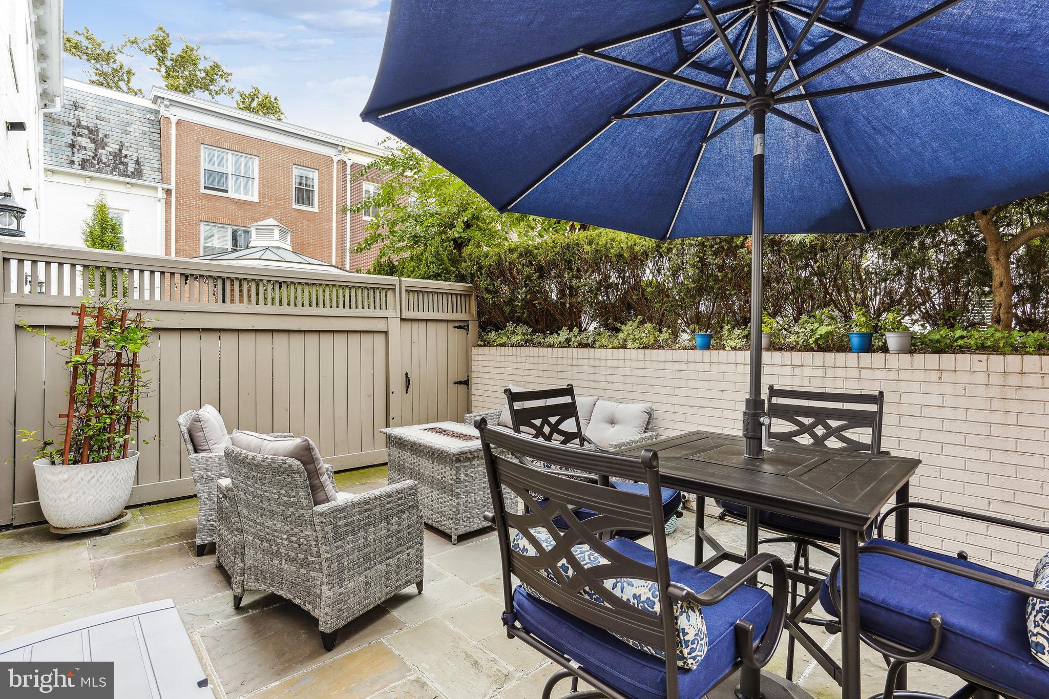 BACKYARD BOATS - Residential