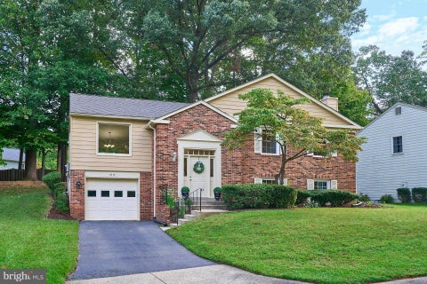 Photo of 9718 Loch Linden Court, FAIRFAX, VA 22032 (MLS # VAFX2341634)