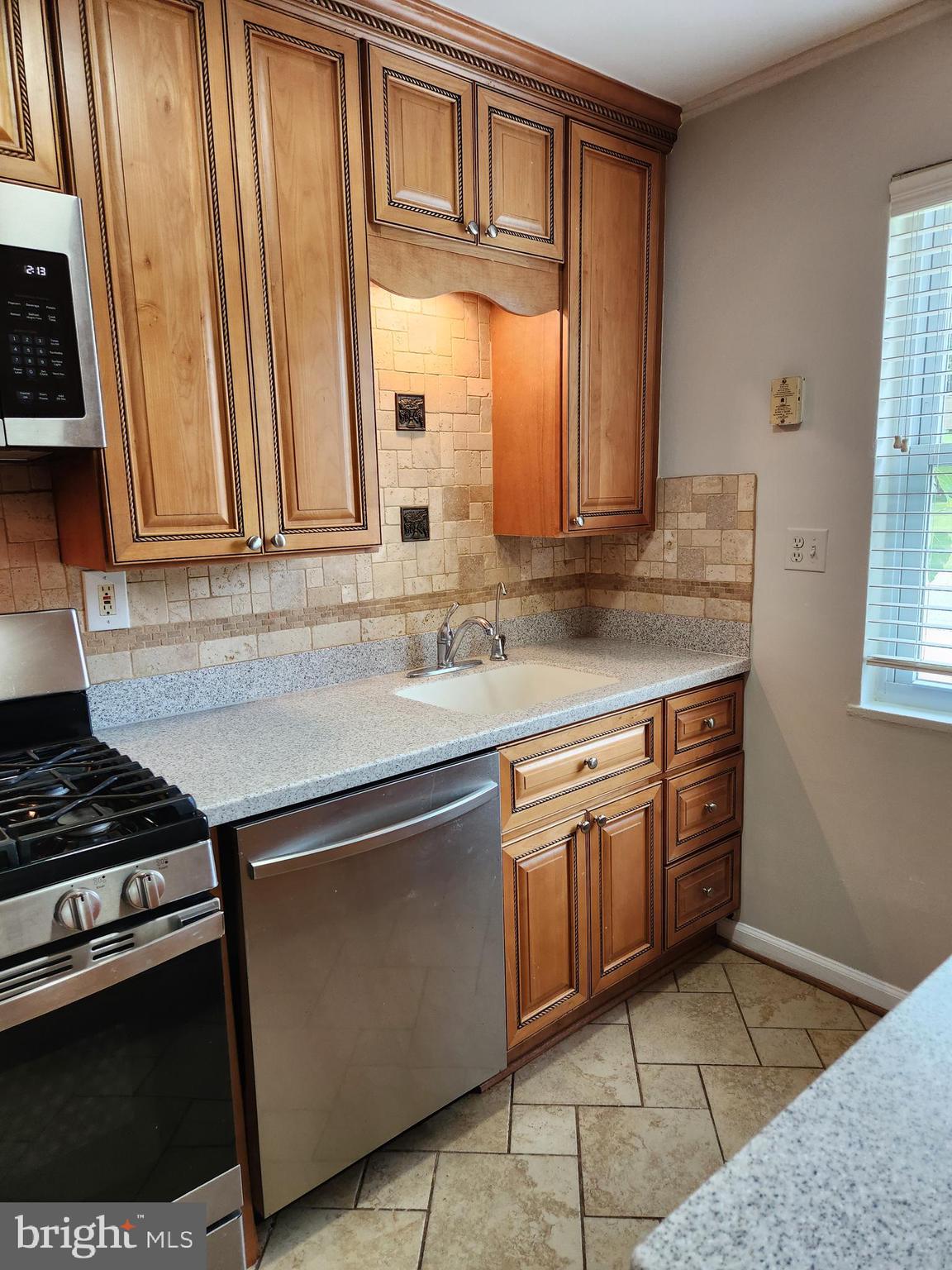 MEADOWBROOK VILLAGE - Residential Lease