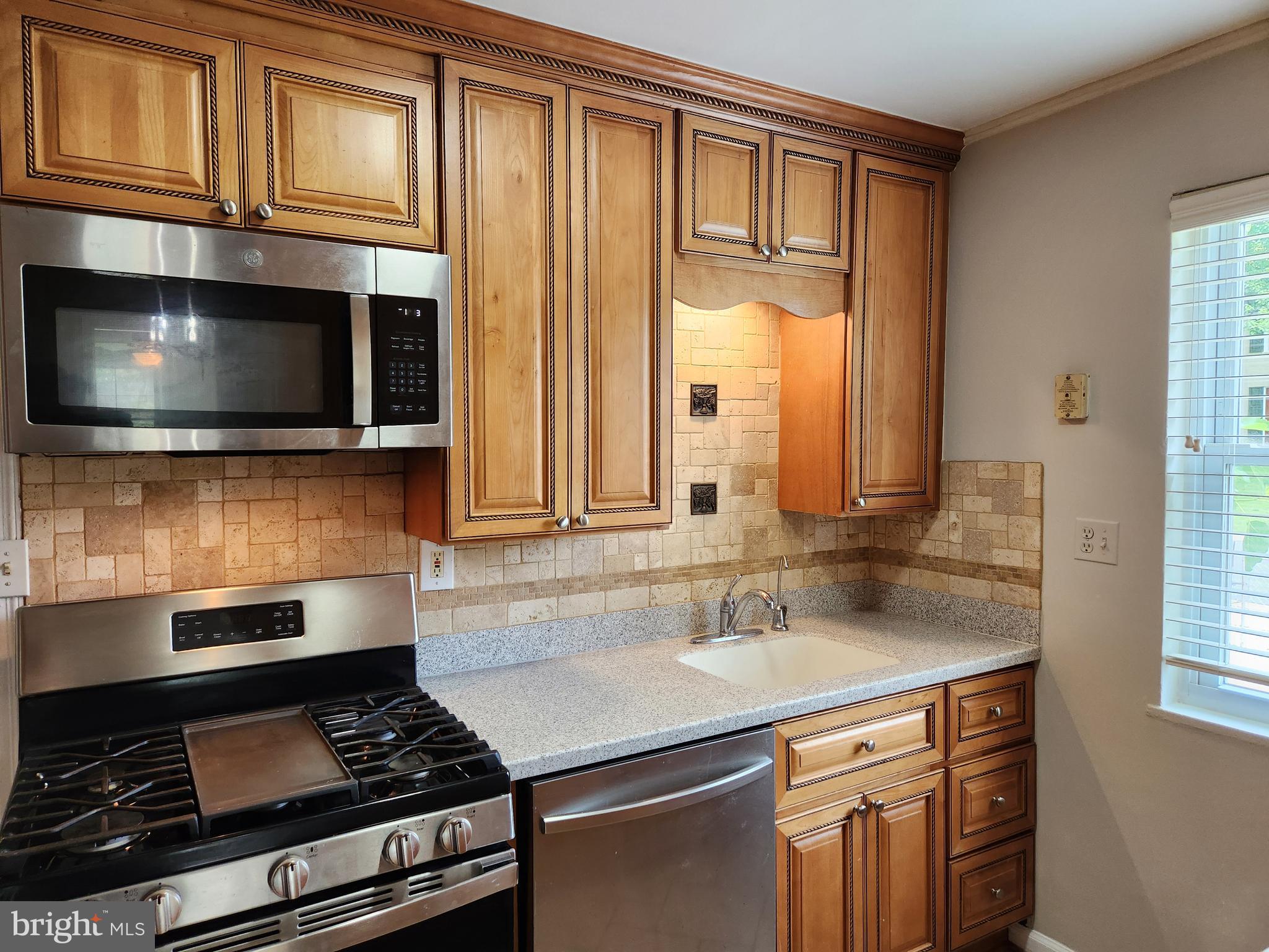 MEADOWBROOK VILLAGE - Residential Lease