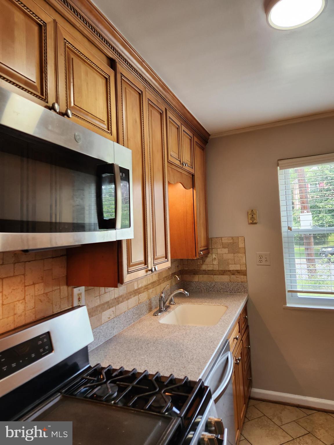 MEADOWBROOK VILLAGE - Residential Lease