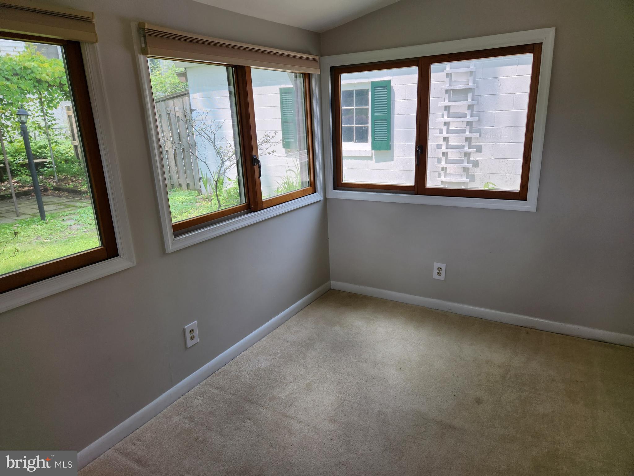 MEADOWBROOK VILLAGE - Residential Lease