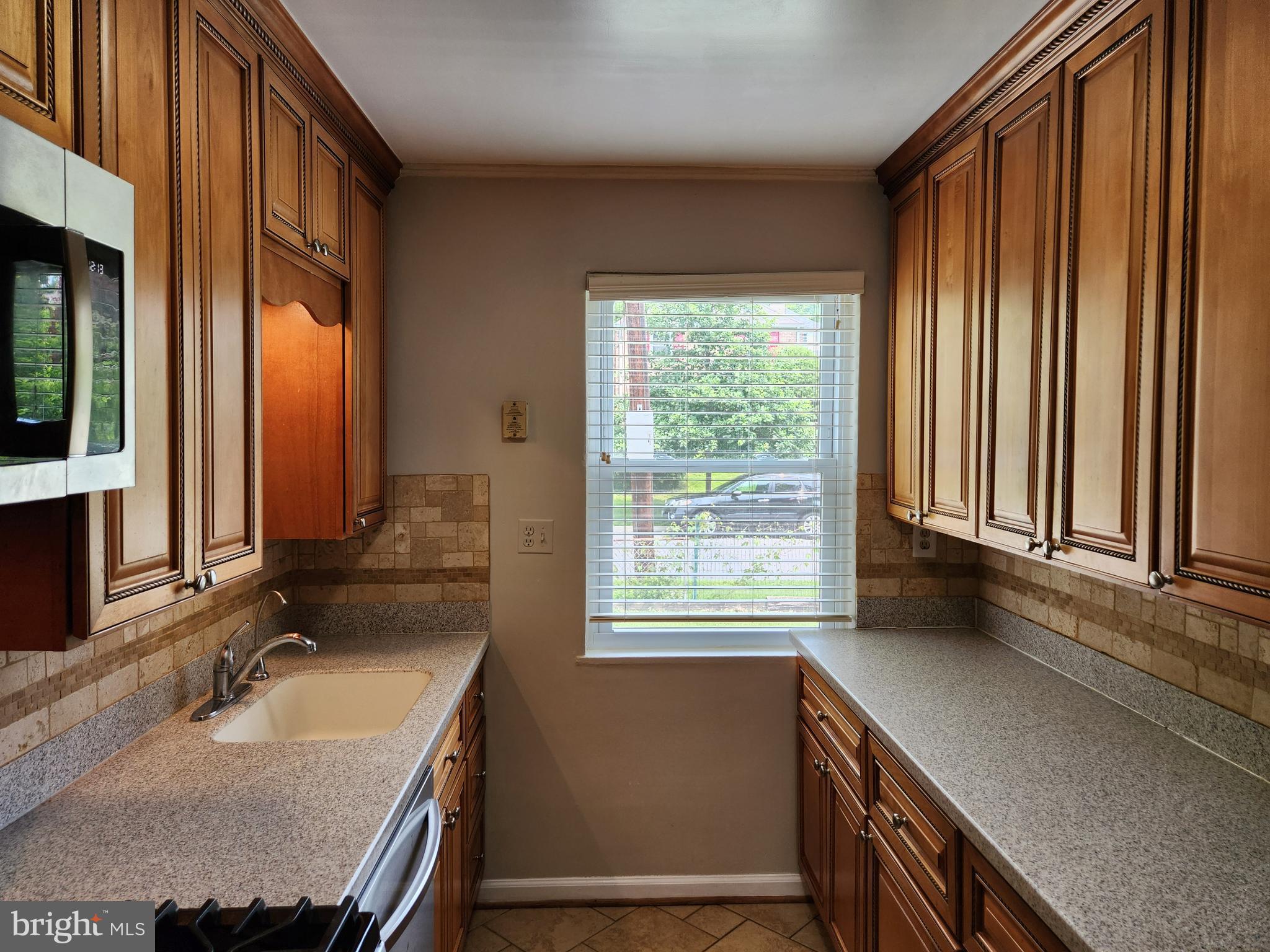 MEADOWBROOK VILLAGE - Residential Lease