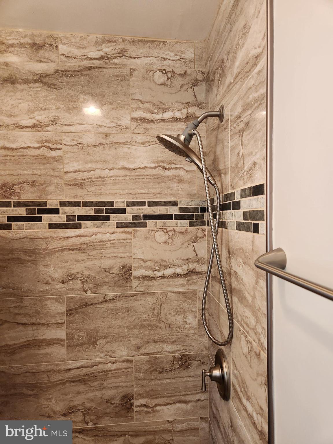 MEADOWBROOK VILLAGE - Residential Lease