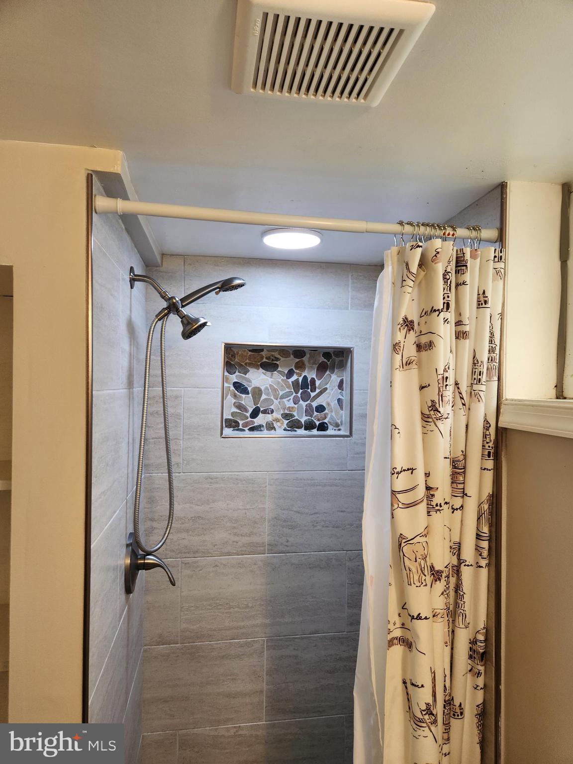 MEADOWBROOK VILLAGE - Residential Lease