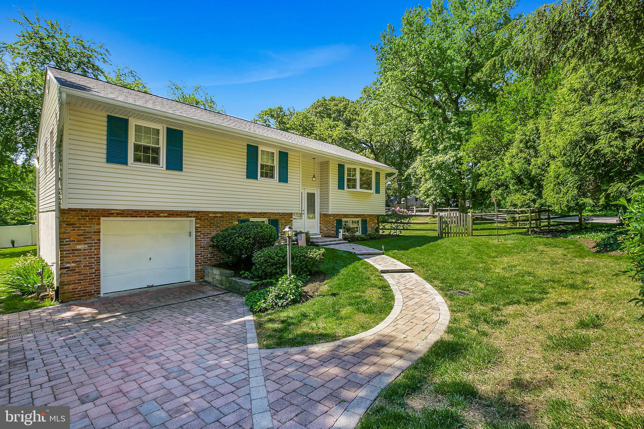 Great Schools, Water Access, and Community Living are all found in this Round Bay home. Situated on a corner lot with .34 acres. This 4 bedroom 2.5 bath split foyer has been well maintained with a NEW roof, gutters, and downspouts. The main level is flooded with natural light which shows off the beautifully maintained hardwood floors. The living room and dining room are open to each other and lead out to the back deck. If being outdoors is your happy place then you will love the large deck overlooking the expansive fenced yard. Enjoy summer nights relaxing or entertaining. The lower level offers a large family room for extra living space and an additional bedroom. Enjoy all the community has to offer with 2 sandy beaches, 3 boating piers, mooring field, boat ramp, playground, 2 pavilions, tennis courts, plus neighborhood events throughout the year! Owner has a mooring ball if the buyer is interested in obtaining.