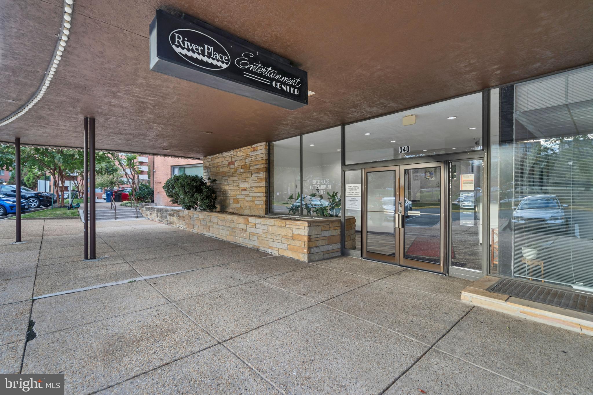 RIVER PLACE - Residential Lease