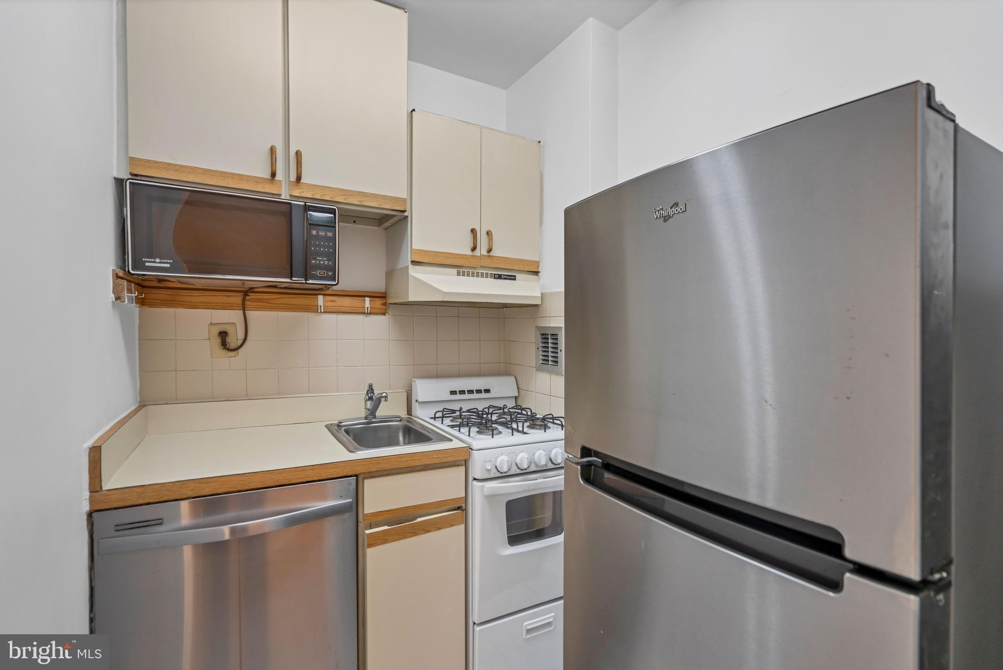 RIVER PLACE - Residential Lease