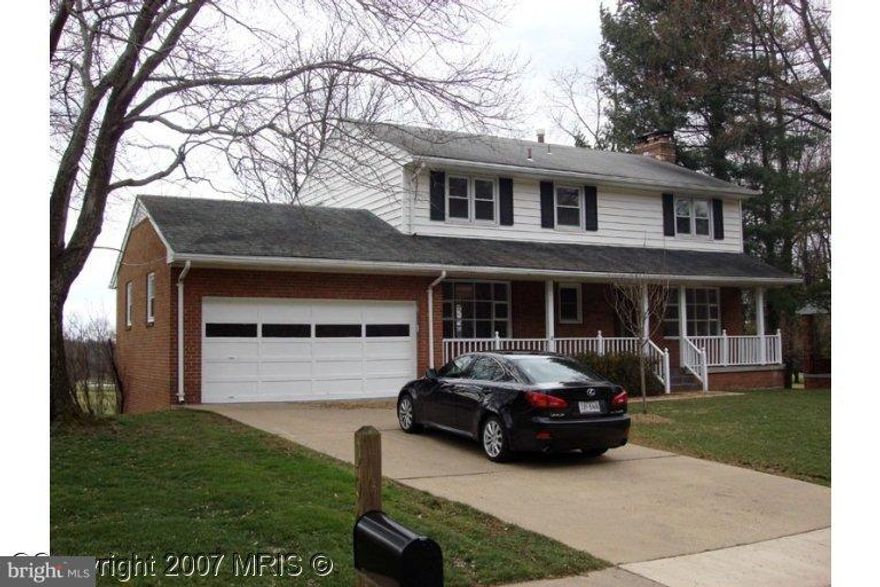 Single family home right in the heart of Tyson's Corner.  Gorgeous Golf Course Views From Almost All Rooms, Renovated , Clean & Bright Home in Town Of Vienna . Excellent Location Right within One Mile of Tysons Corner, metro, 495 & I-66 Finished Walk Out Lower Level, Separate Entrance & Full Bath, Hard Wood Floors , Available June 1st