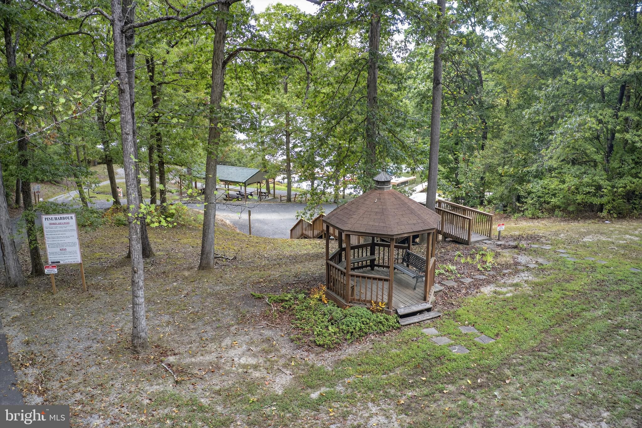 PINE HARBOUR - Residential