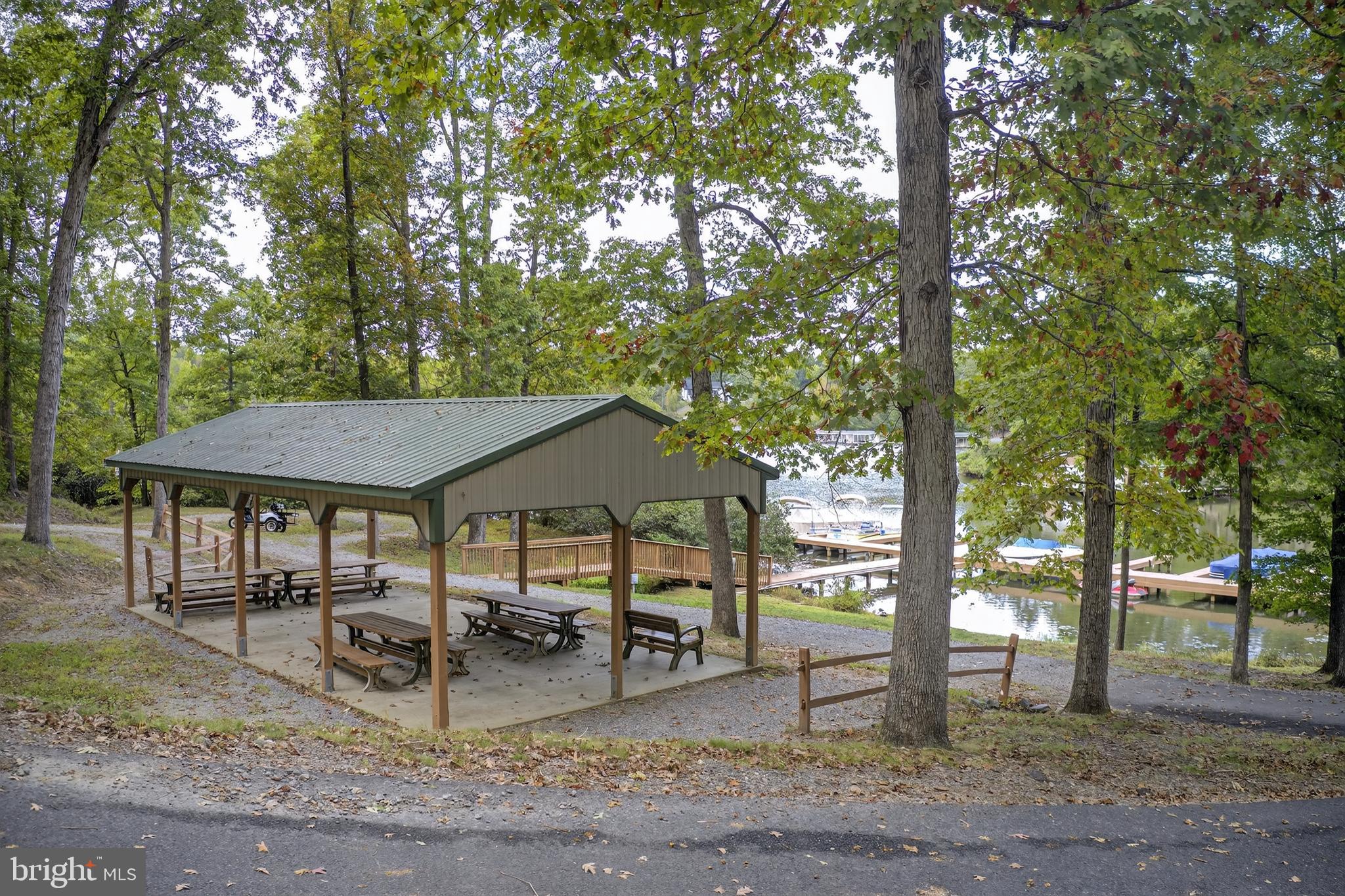 PINE HARBOUR - Residential