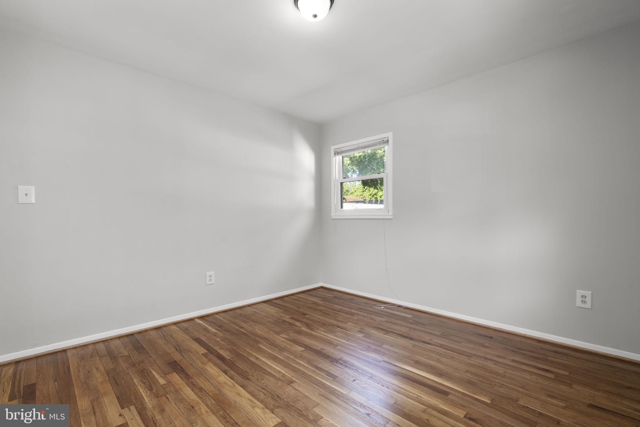 BURGUNDY KNOLLS - Residential