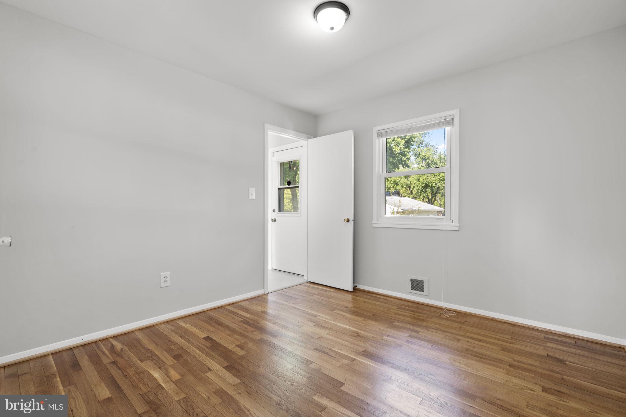 BURGUNDY KNOLLS - Residential