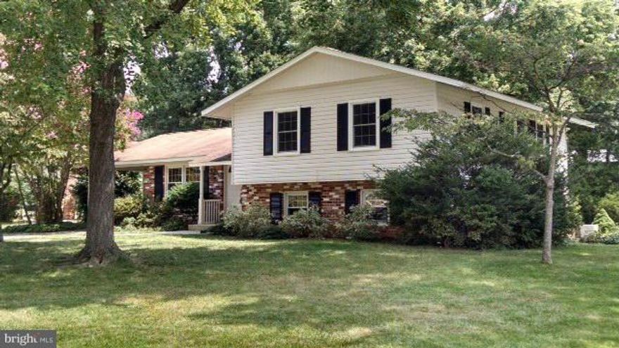 **BACK ON MARKET! * DON'T MISS YOUR SECOND CHANCE!**SUPER 3 LEVEL SPLIT WITH NEW WINDOWS, SIDING, SHUTTERS IN TERRIFIC FAIRFAX RUTHERFORD NEIGHBORHOOD! FRESHLY PAINTED INTERIOR * SPACIOUS REC ROOM * SCREEN PORCH * CARPORT * 5 BEDROOM 2.5 BATH HOUSE! * THIS HOME HAS BEEN LOVINGLY CARED FOR AND MAINTAINED BY THE ORIGINAL OWNER! * LOVELY LANDSCAPED CORNER LOT *