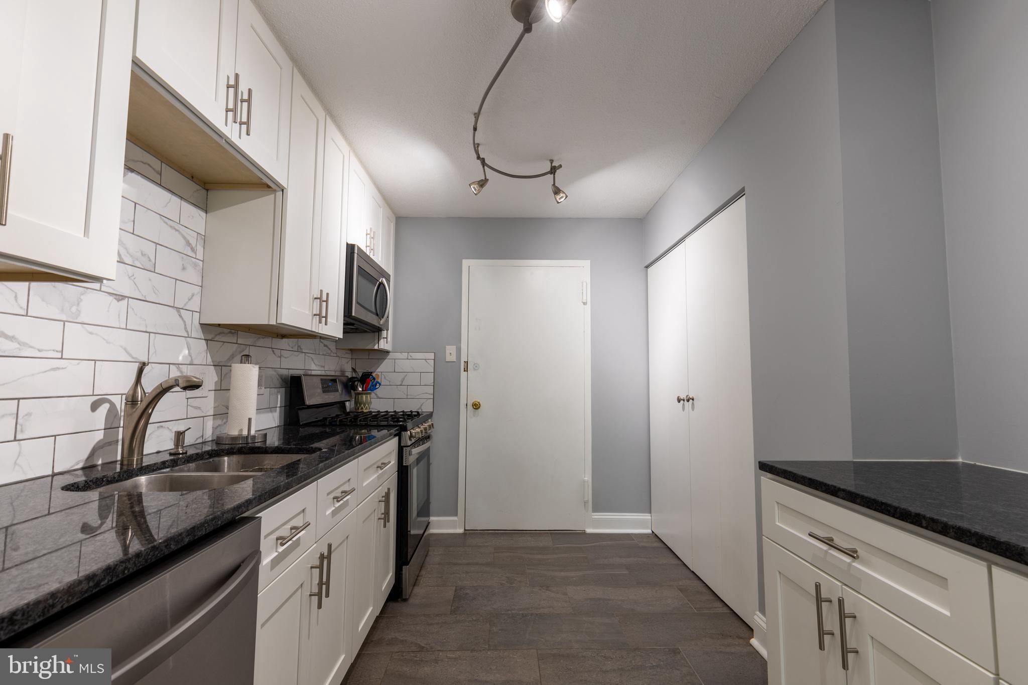 TOWERS IN WESTCHESTER PARK - Residential