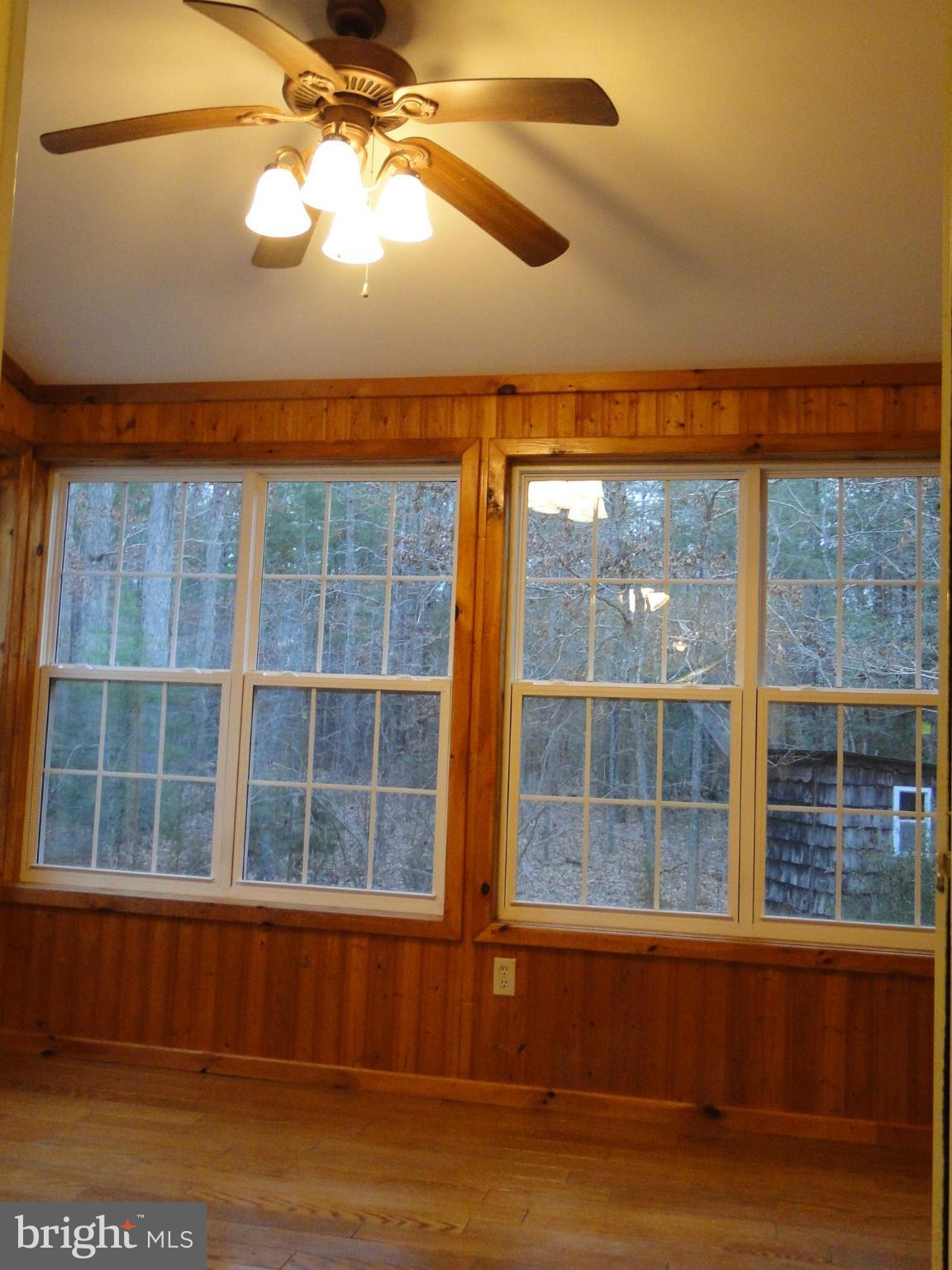 LAKE LAND - Residential Lease