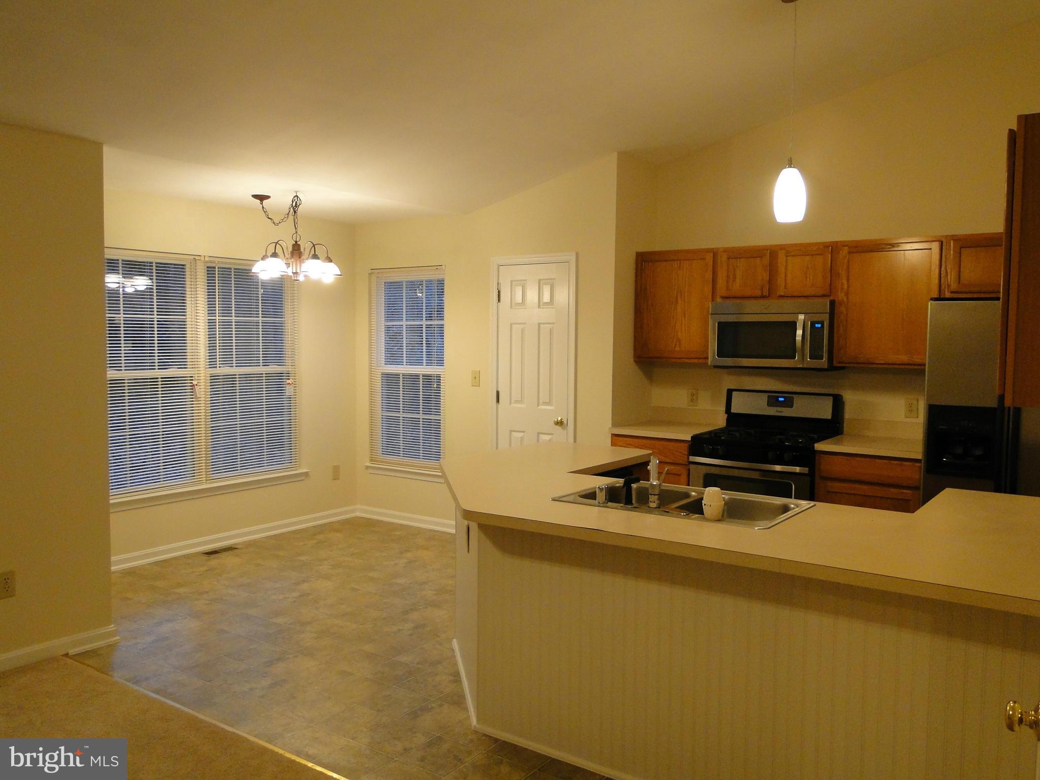 LAKE LAND - Residential Lease