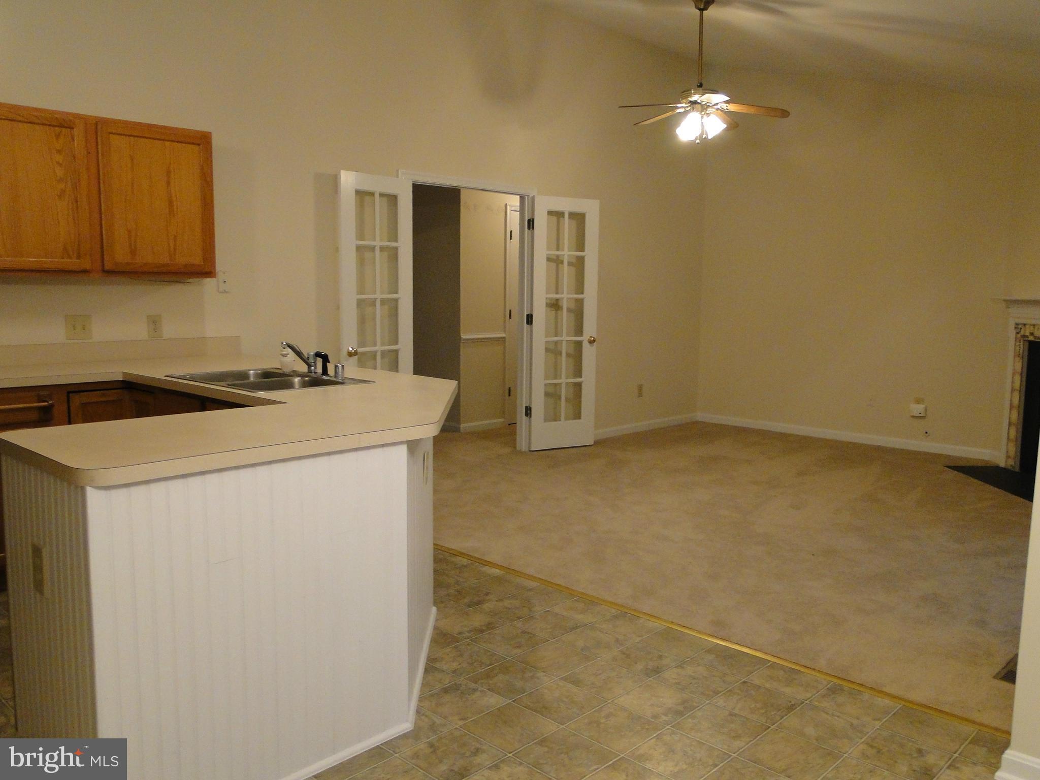 LAKE LAND - Residential Lease