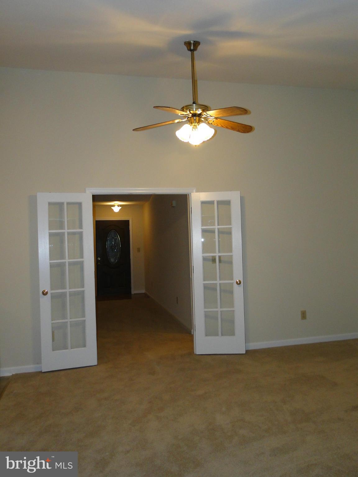 LAKE LAND - Residential Lease