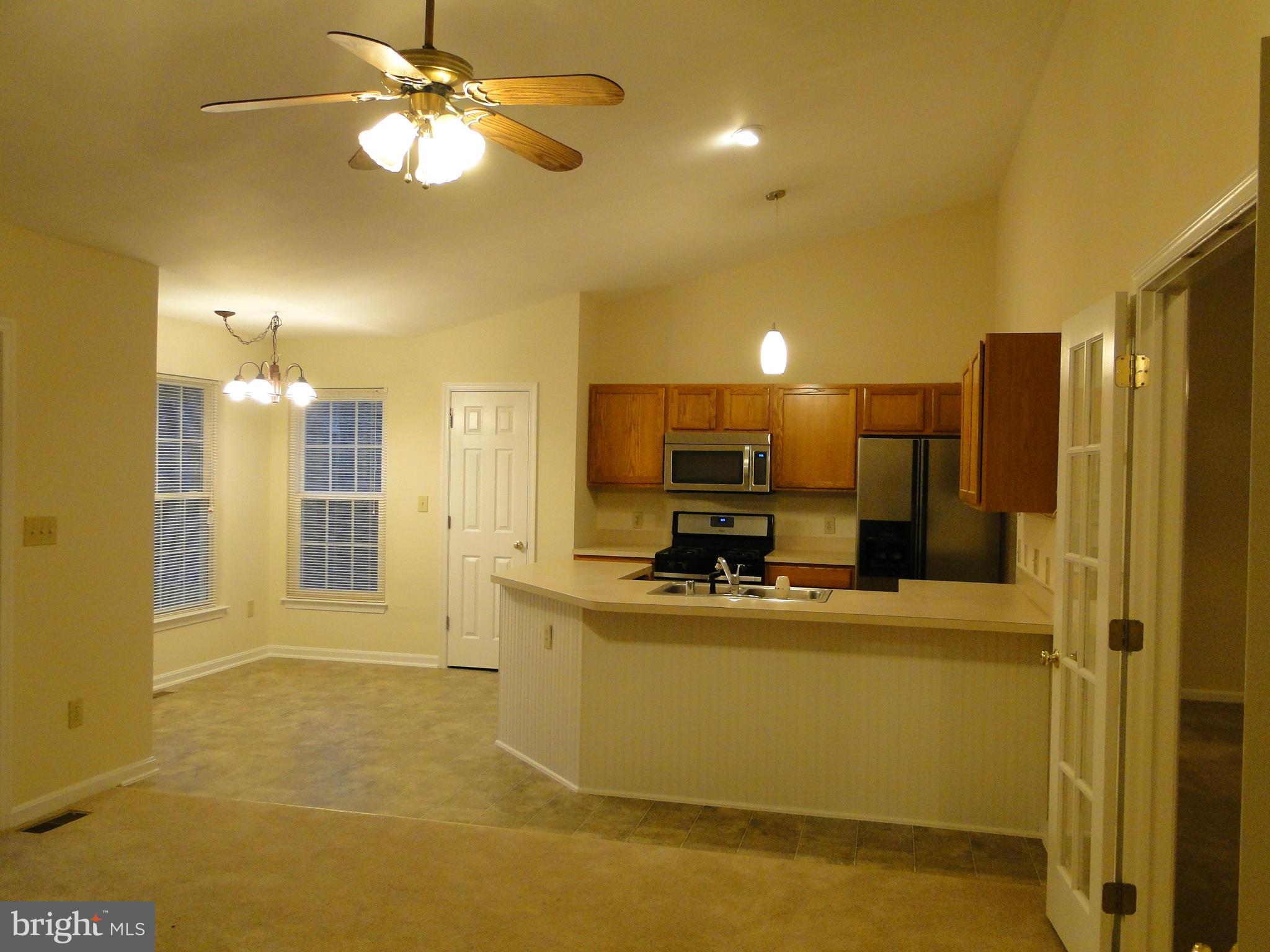 LAKE LAND - Residential Lease