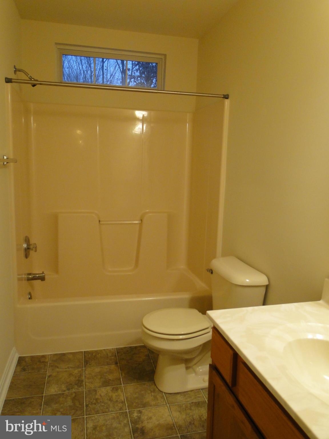 LAKE LAND - Residential Lease