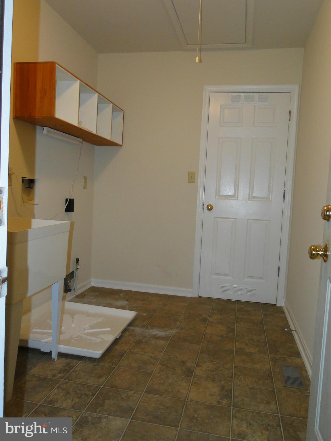 LAKE LAND - Residential Lease