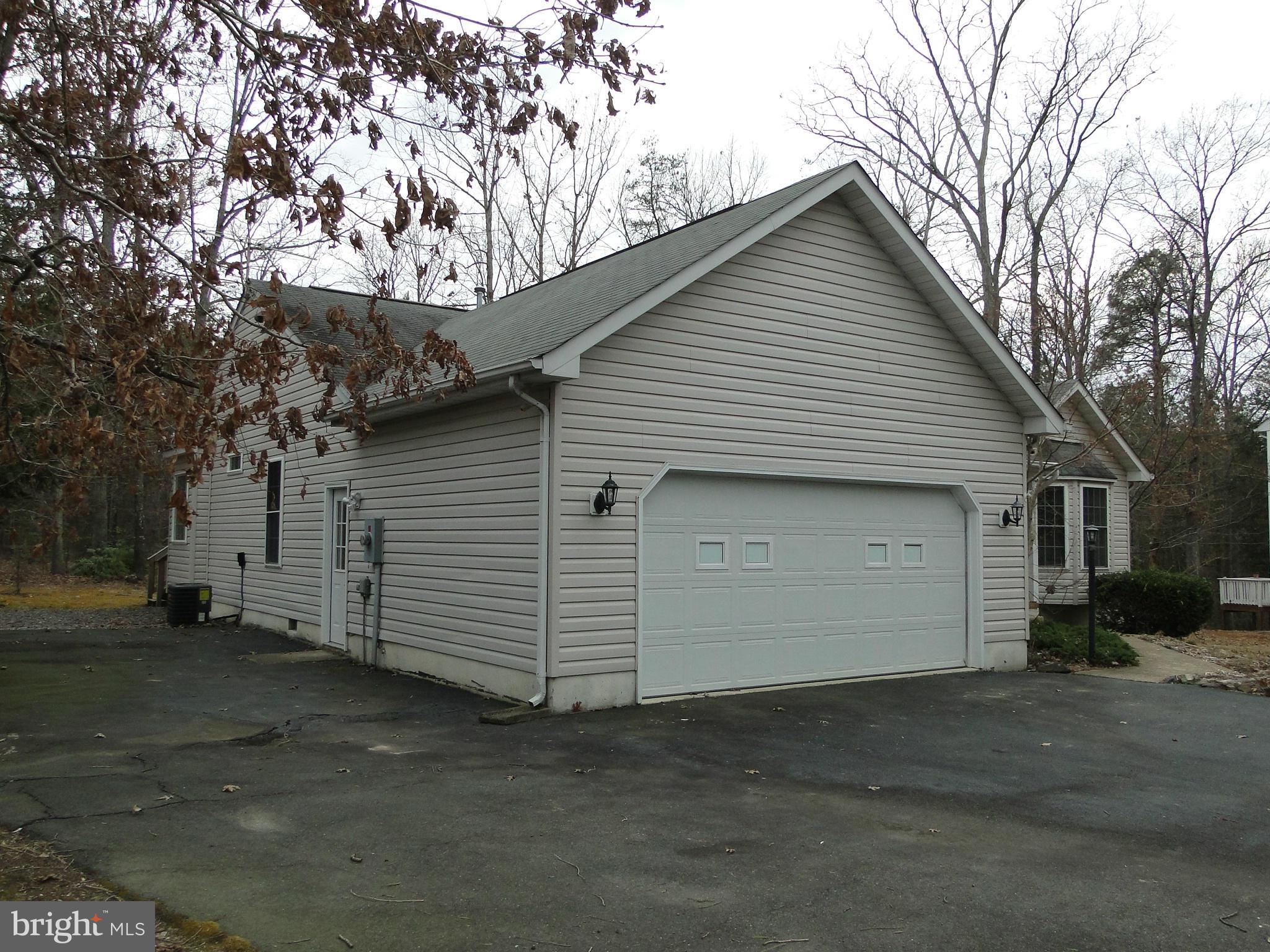 LAKE LAND - Residential Lease