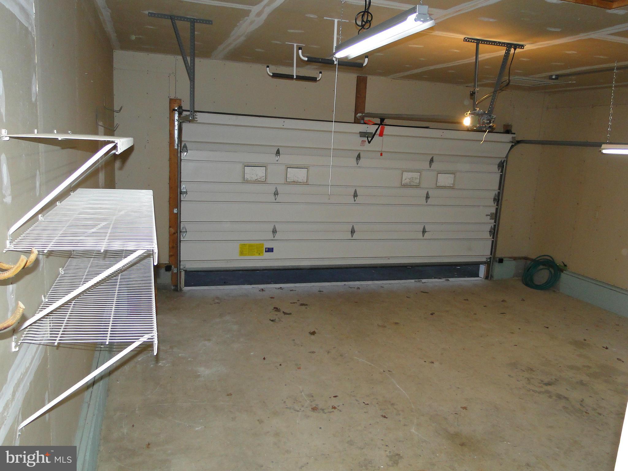 LAKE LAND - Residential Lease