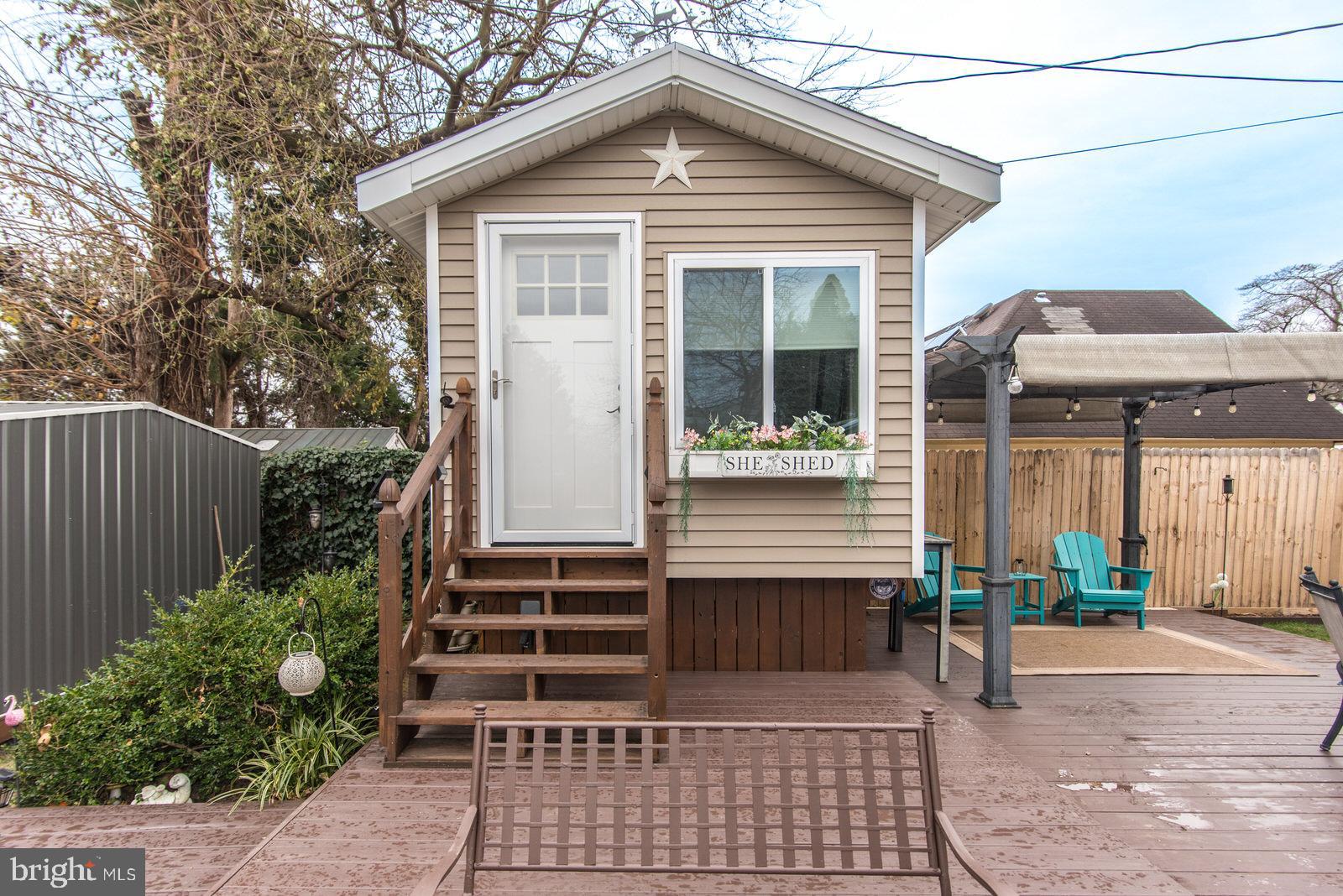 ACADEMY GARDENS - Residential