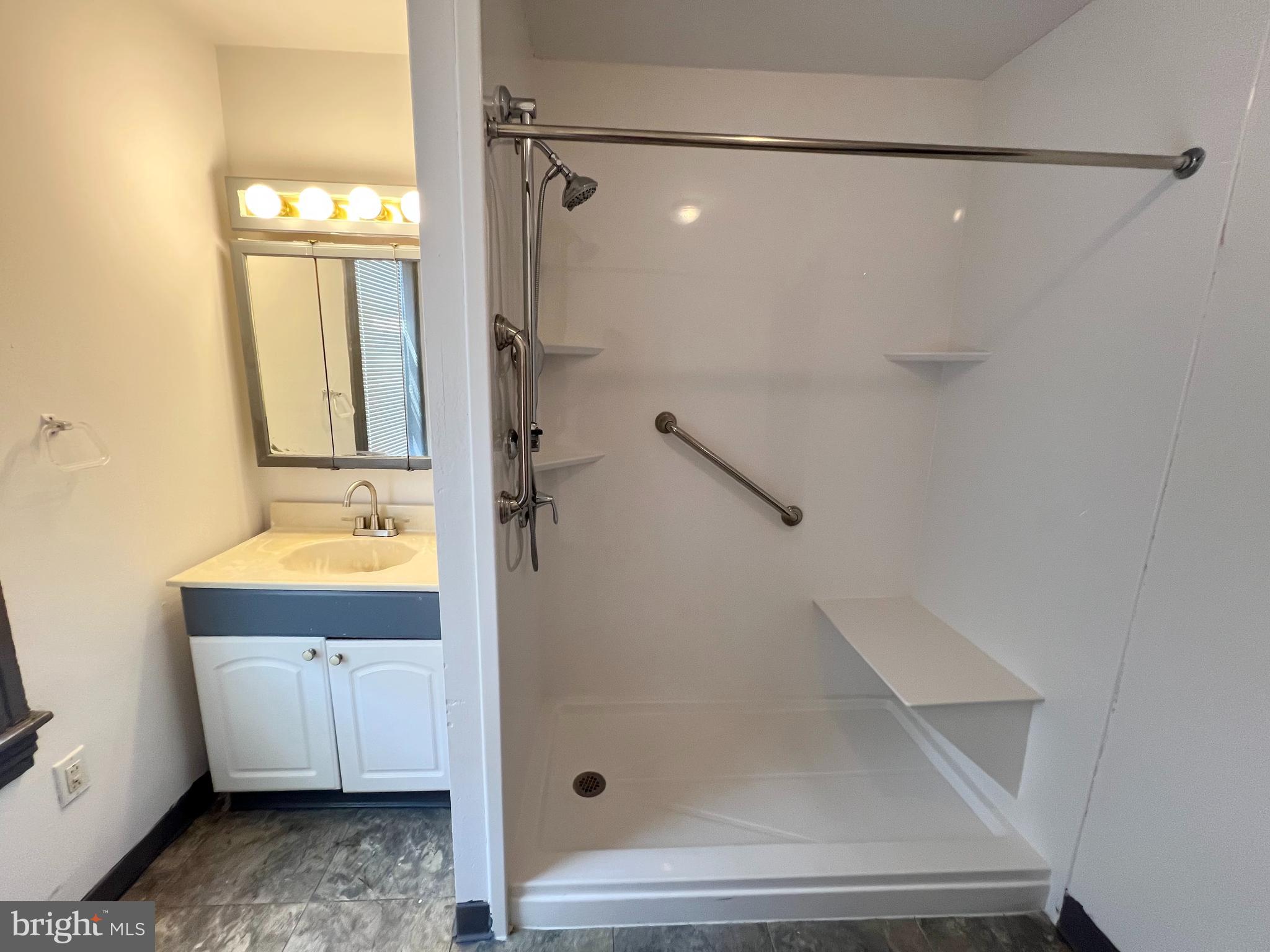 COBBS CREEK - Residential