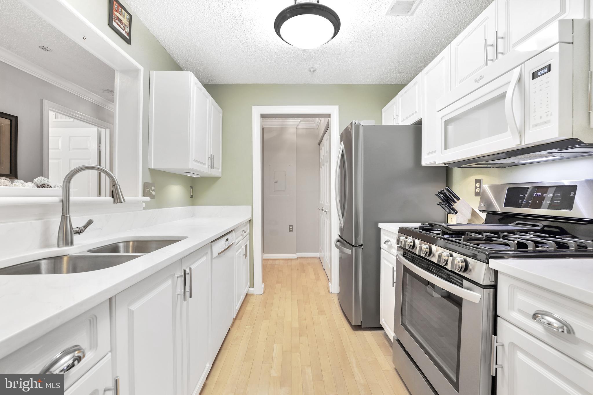 10003 VANDERBILT CIRCLE 4-1