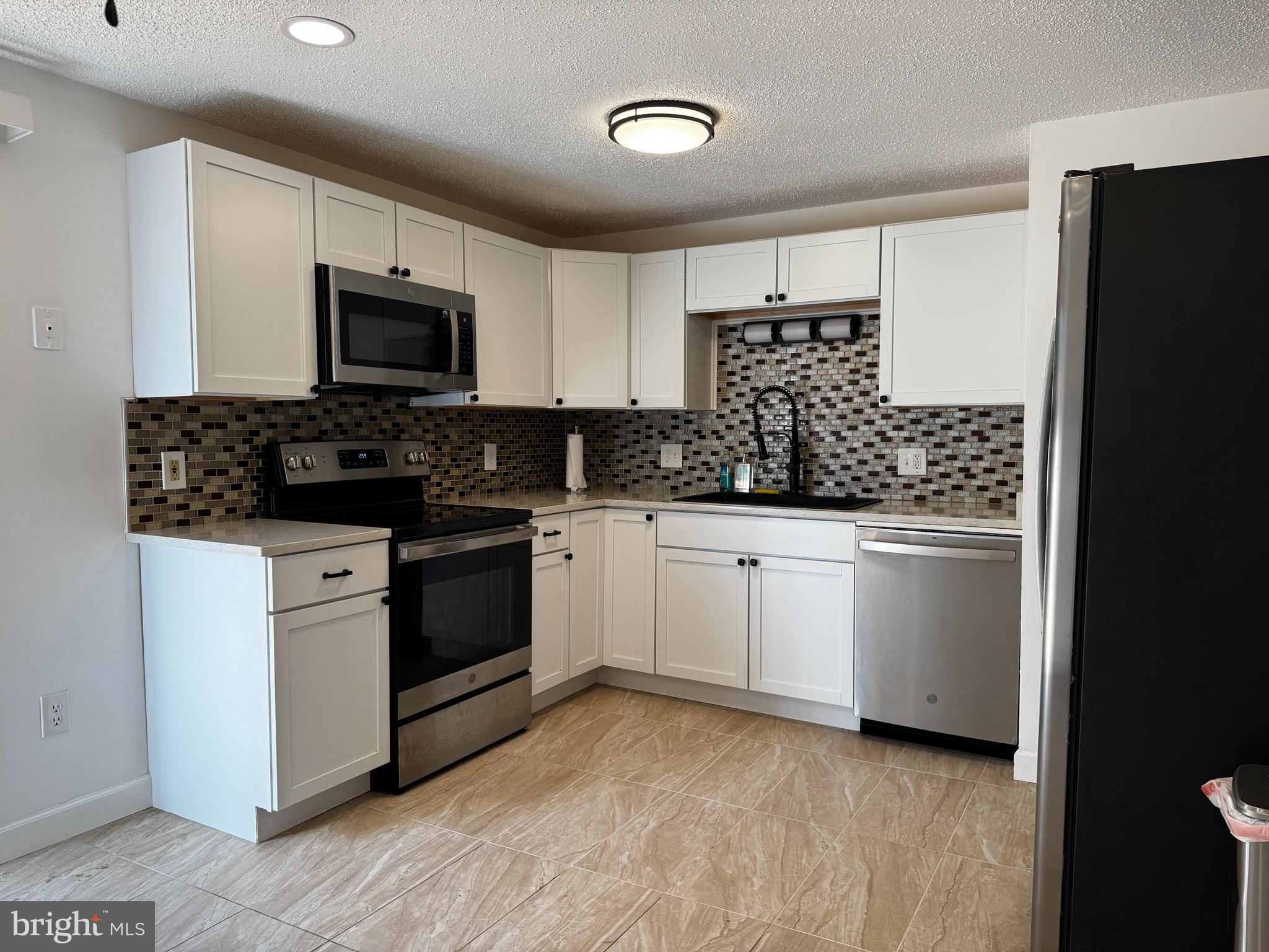 CORAL HILLS - Residential Lease