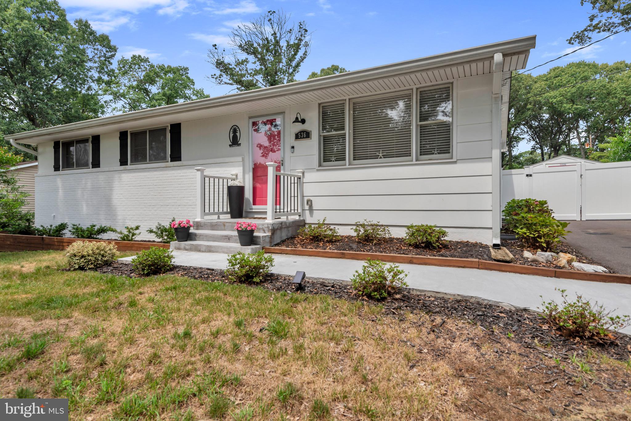 536 MANOR ROAD