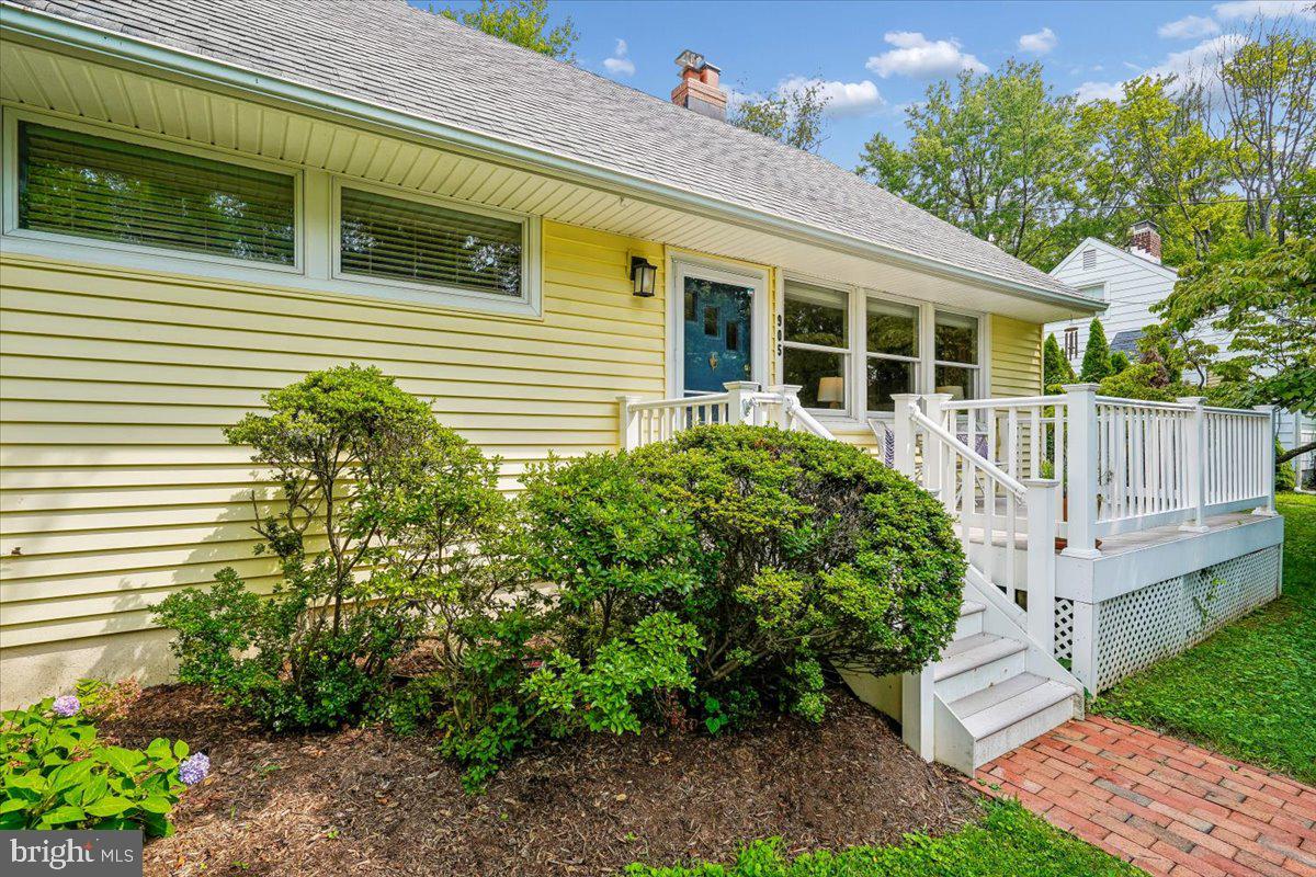 905 ROBIN ROAD